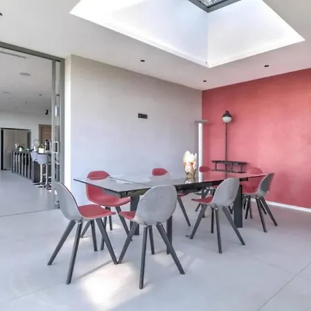 Saquedes 6bd And Pool Villa