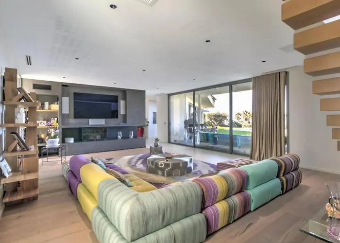 Villa Saquedes 6bd And Pool