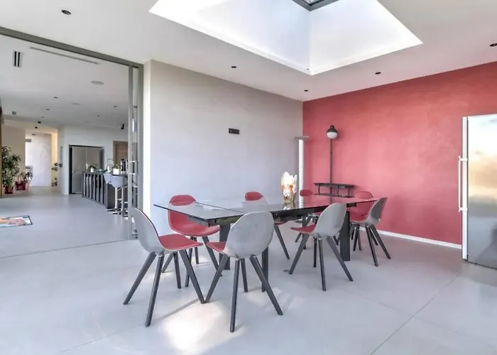Saquedes 6bd And Pool Villa